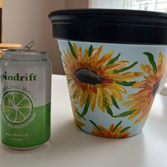 Hand painted terracotta pot sunflowers 🌻🌻🌻 - Picture 3 of 3